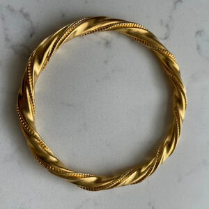 Vintage Gold Tone Twisted Rope Style Lightweight Solid Metal Bracelet Sz OS NWOT
